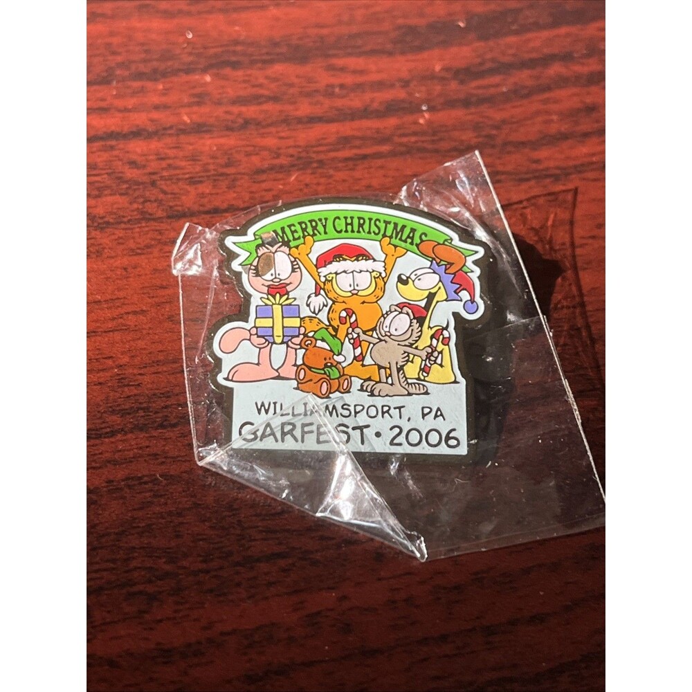 Garfield Garfest 2006 Williamsport Pennsylvania Merry Christmas Lapel‎ Hat Pin